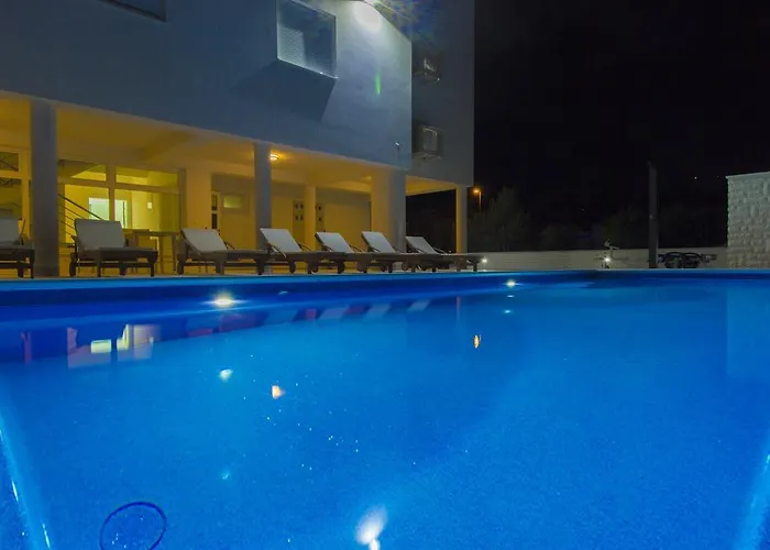 아파트먼트 로열 아파트 *